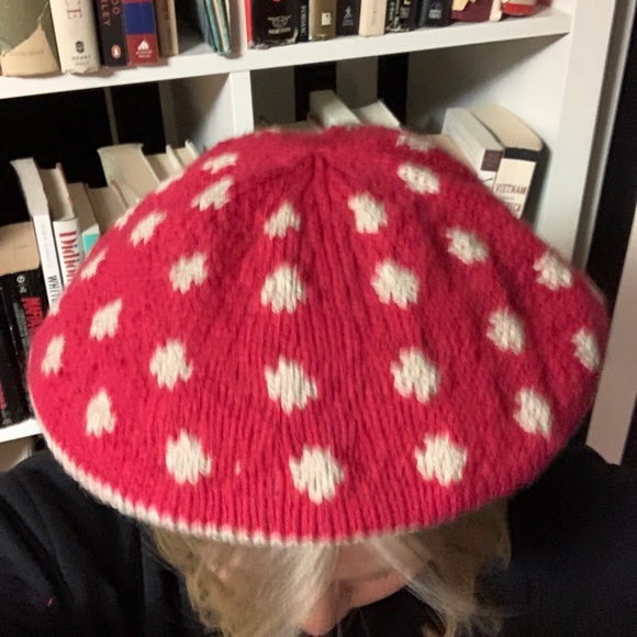 Hand made, red or green knitted mushroom hat. - Picture 5 of 7